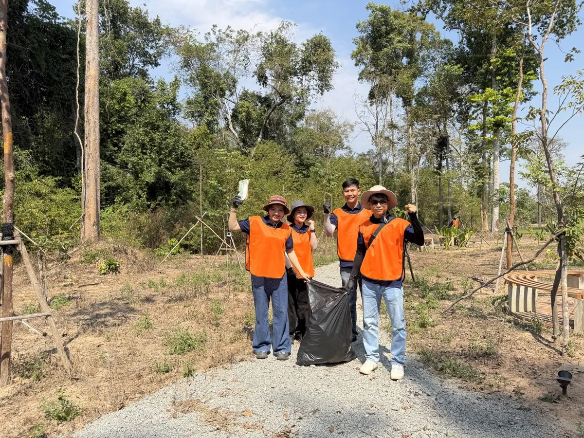 CACPM members working together outdoors
